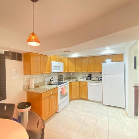 Comfy Basement Home 2 Bdrm1Den 3Queen Beds 워싱턴 외부 사진