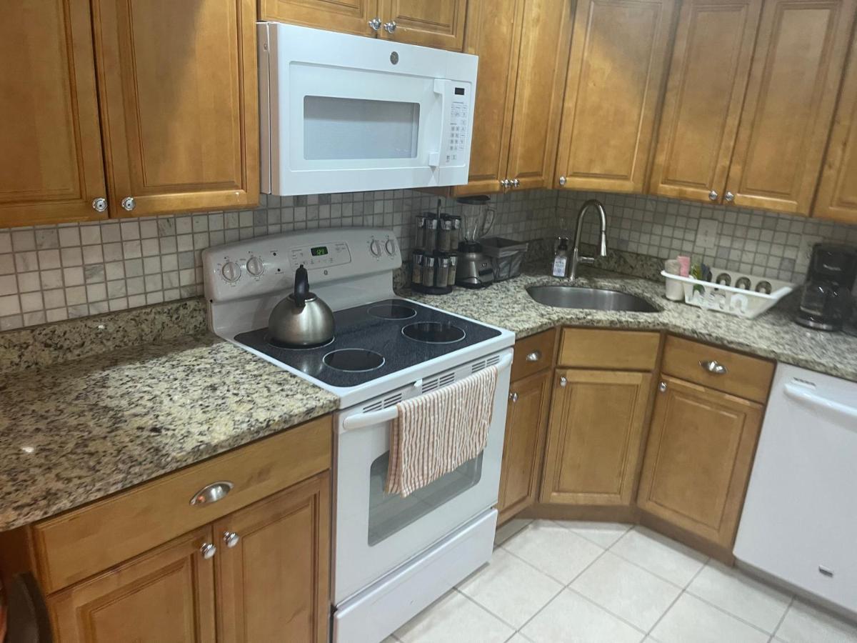 Comfy Basement Home 2 Bdrm1Den 3Queen Beds 워싱턴 외부 사진