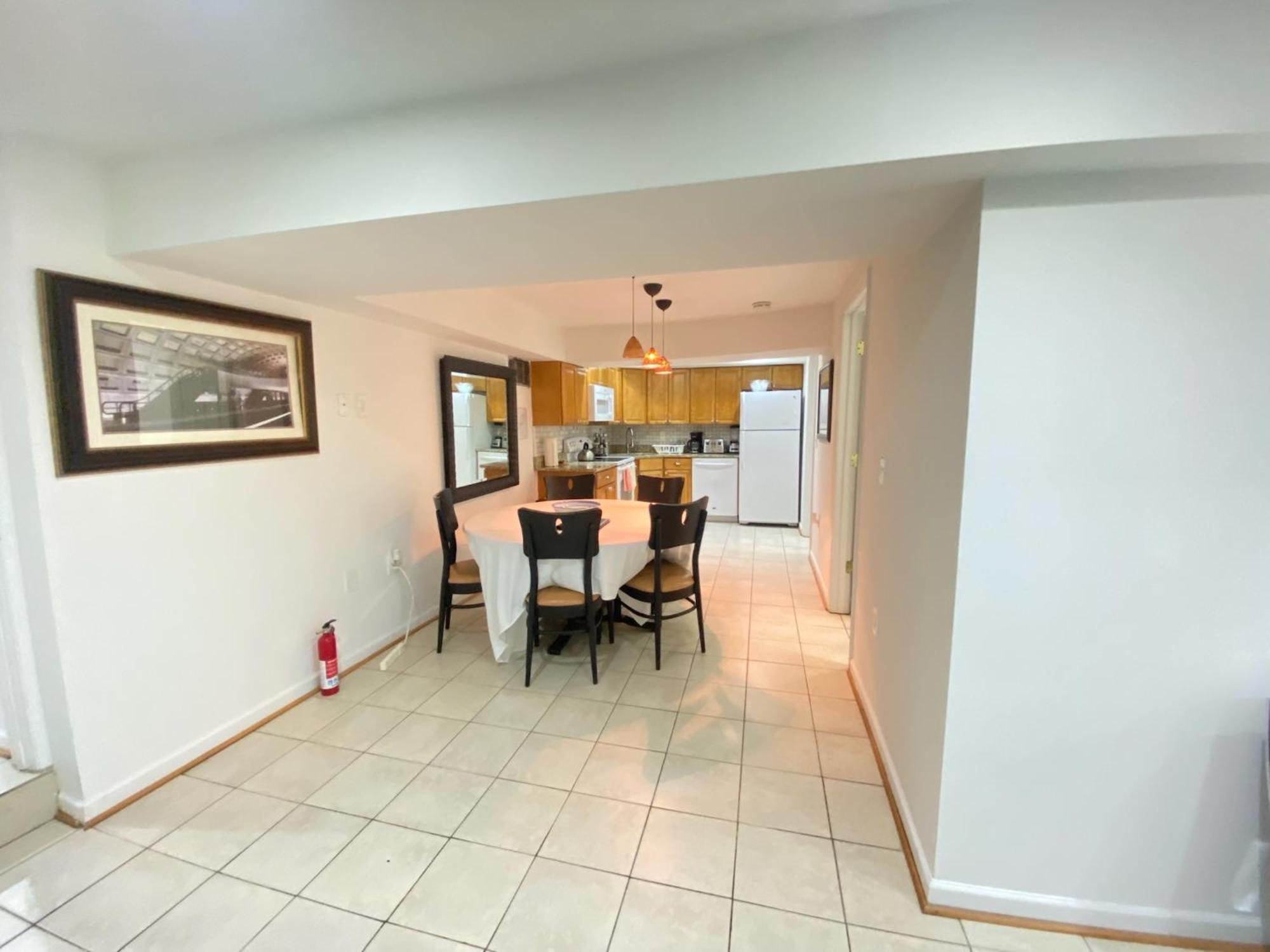 Comfy Basement Home 2 Bdrm1Den 3Queen Beds 워싱턴 외부 사진